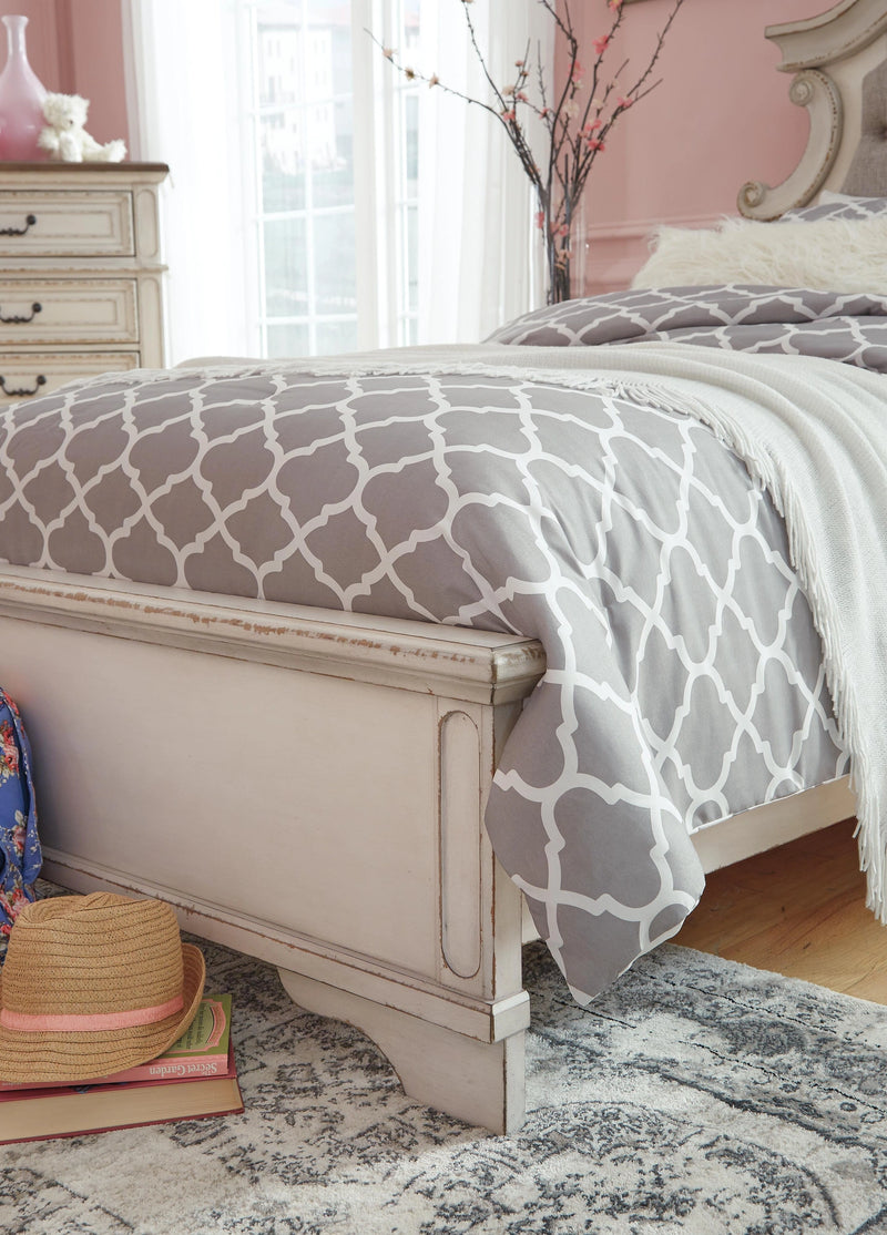 Realyn Upholstered Bedroom Set