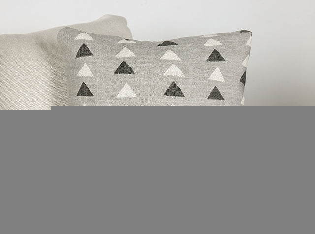 Hyde Park Loveseat w/ Pillows